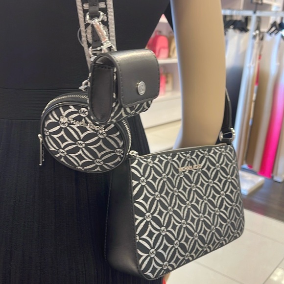 MICHAEL KORS Jet Set Travel Small Logo Jacquard Crossbody With Tech Attach - Blk - Picture 8 of 16